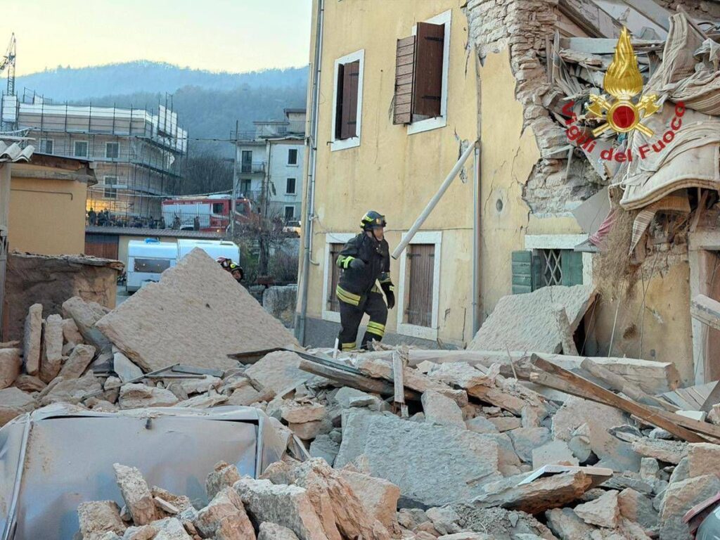 Verona, esplode bombola di gas e crolla palazzina di tre piani: un morto e 3 feriti