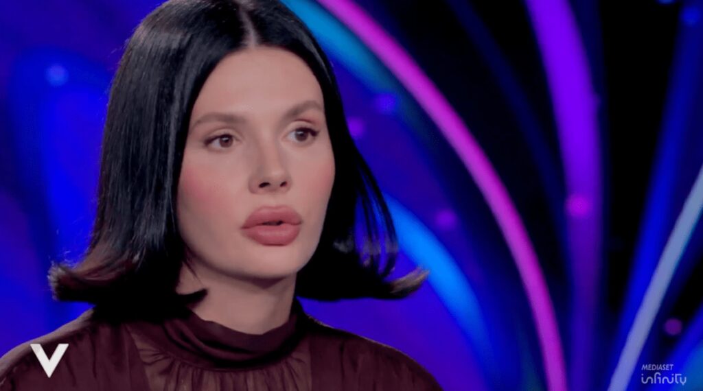 Vittorio Sgarbi, la figlia Evelina: “Le foto parlano da sole, papà non sta bene”