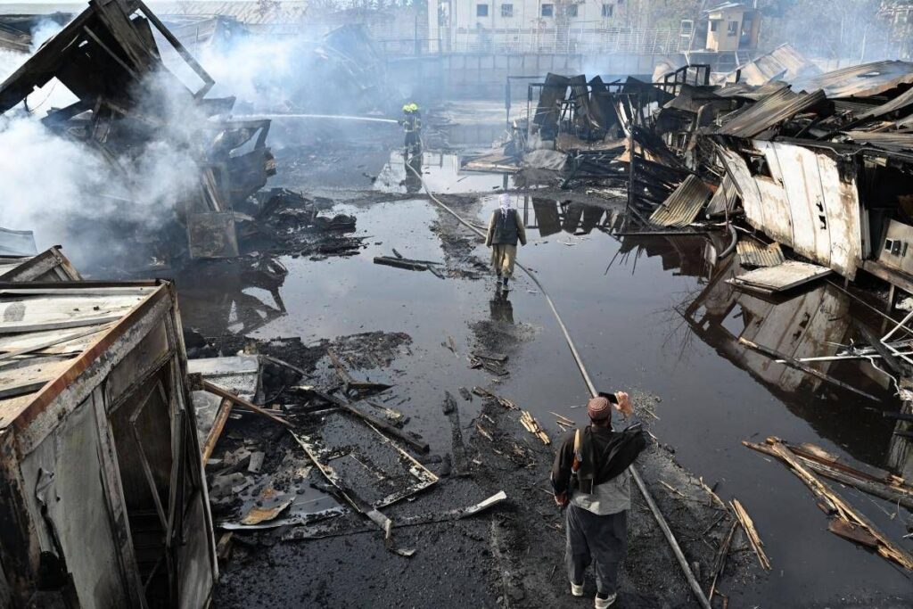 Afghanistan, massacro a Kabul: “400 morti in raid pachistani su ospedale”