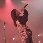 Angelina Mango torna a esibirsi, tra il pubblico di Roma c’è Maria De Filippi