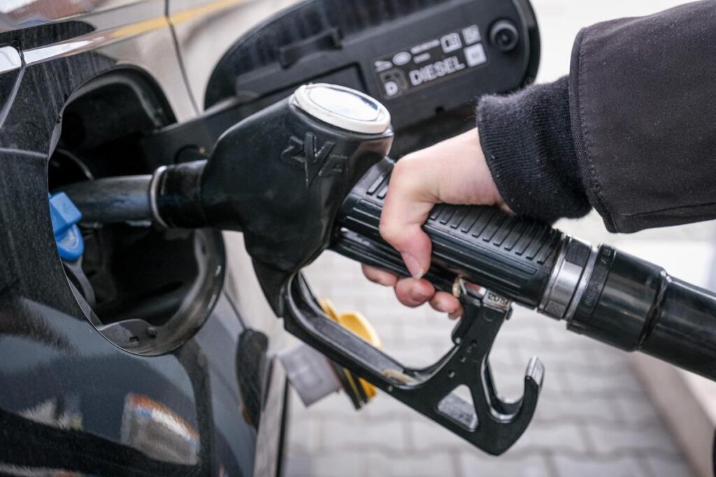 Carburante annacquato e motori ko, consumatori all’attacco: “Servono controlli per arginare illeciti”