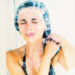 Doccia tutti i giorni? Non sempre fa bene: rischio prurito, pelle screpolata e micro taglietti