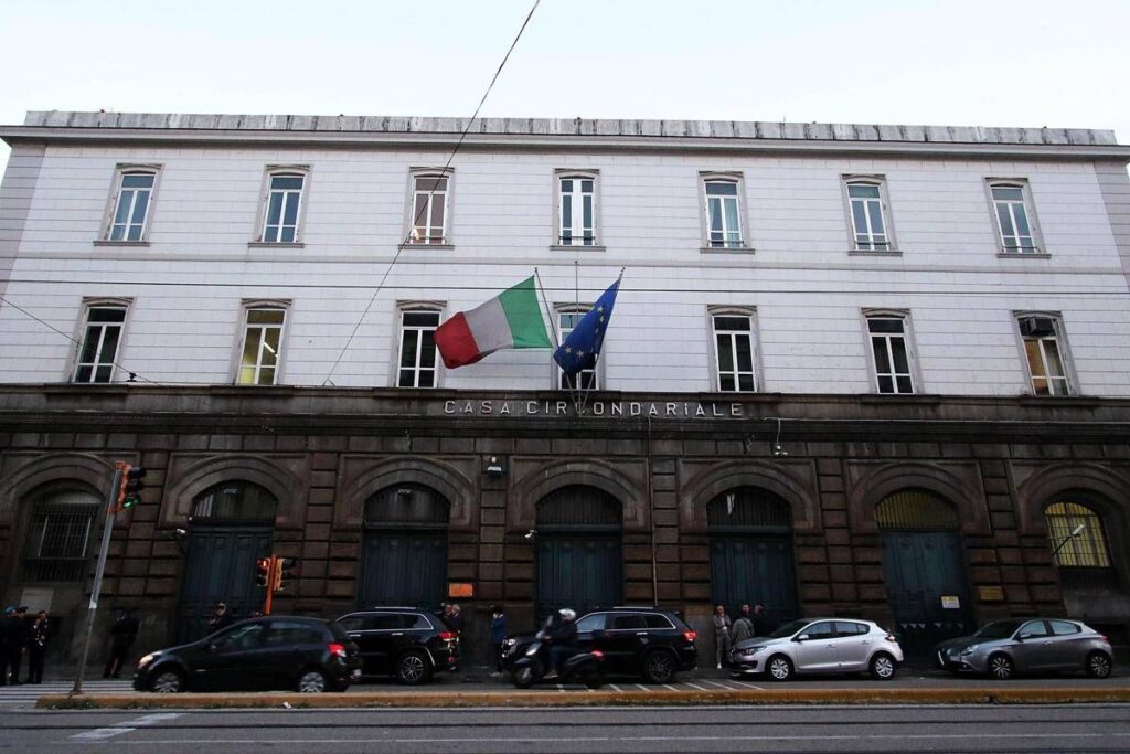 Donna accoltellata sull’autobus a Napoli, 39enne arrestato era già in cura