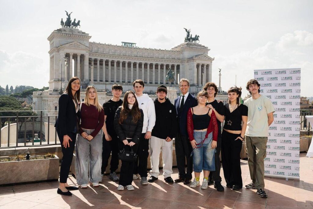 Giovani, Fond. Unhate: “Uno su quattro è ‘in blocco’ ma 17% è ‘fiducioso propositivo”