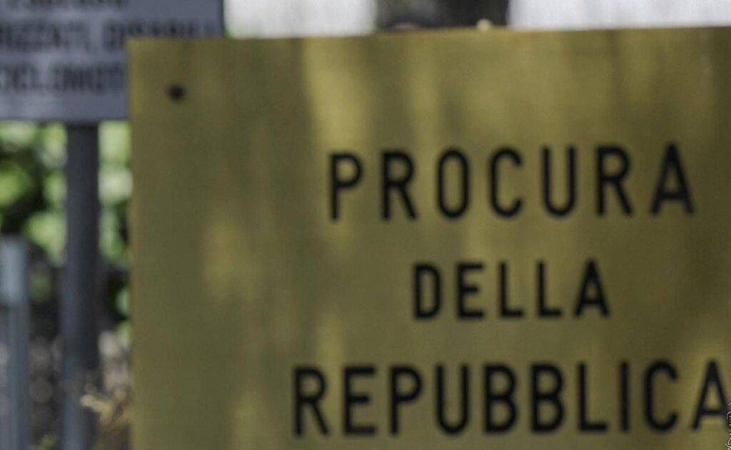 Indagine su società famiglia Caroccia, l’accusa: “Usati proventi clan Senese”