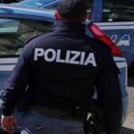Inseguimento a Ostia, auto in fuga dalla polizia investe due ragazze