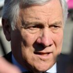 Iran, Tajani: “Oman chiude frontiera, italiani restino a Dubai”