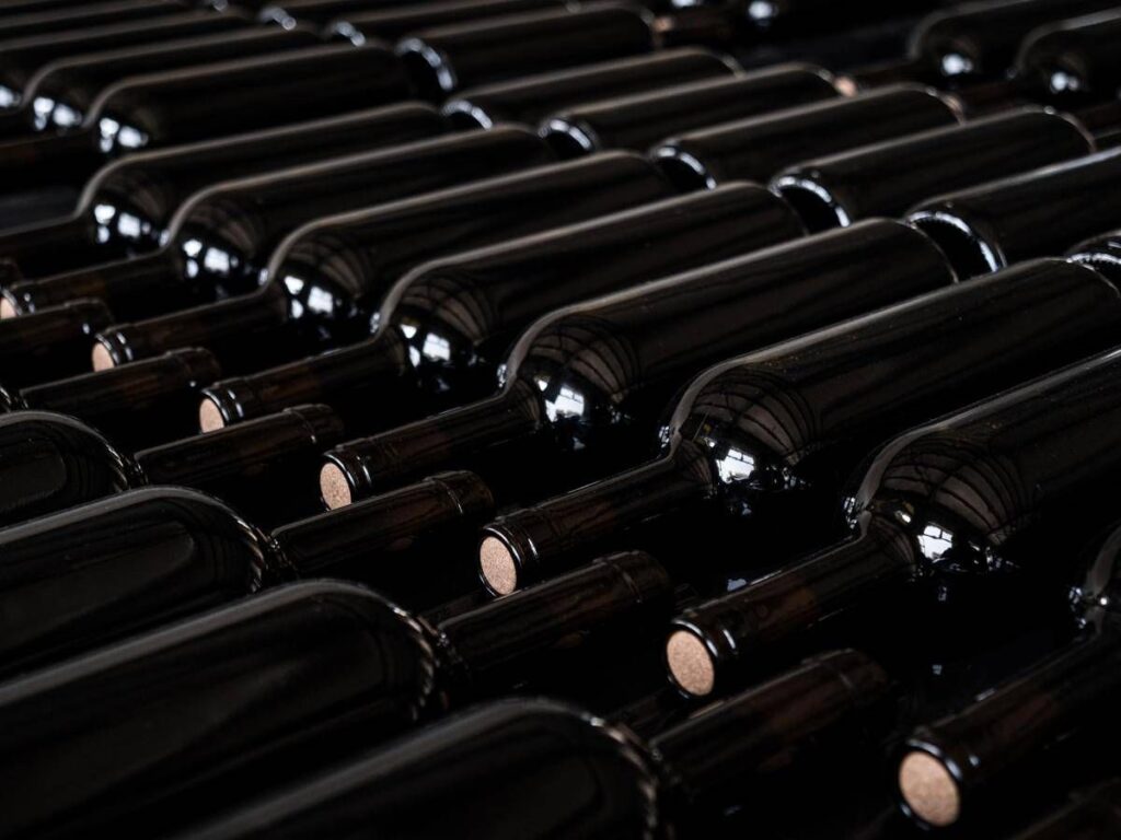 Maxi furto nella cantina Antinori in Toscana, rubate 30mila bottiglie per 5 milioni di euro: caccia alla banda