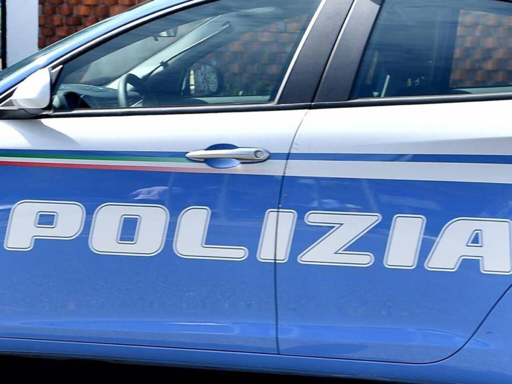 Migrante aggredisce poliziotti con spranga a Crotone. Il Tribunale ne aveva respinto il trattenimento: “Non pericoloso”