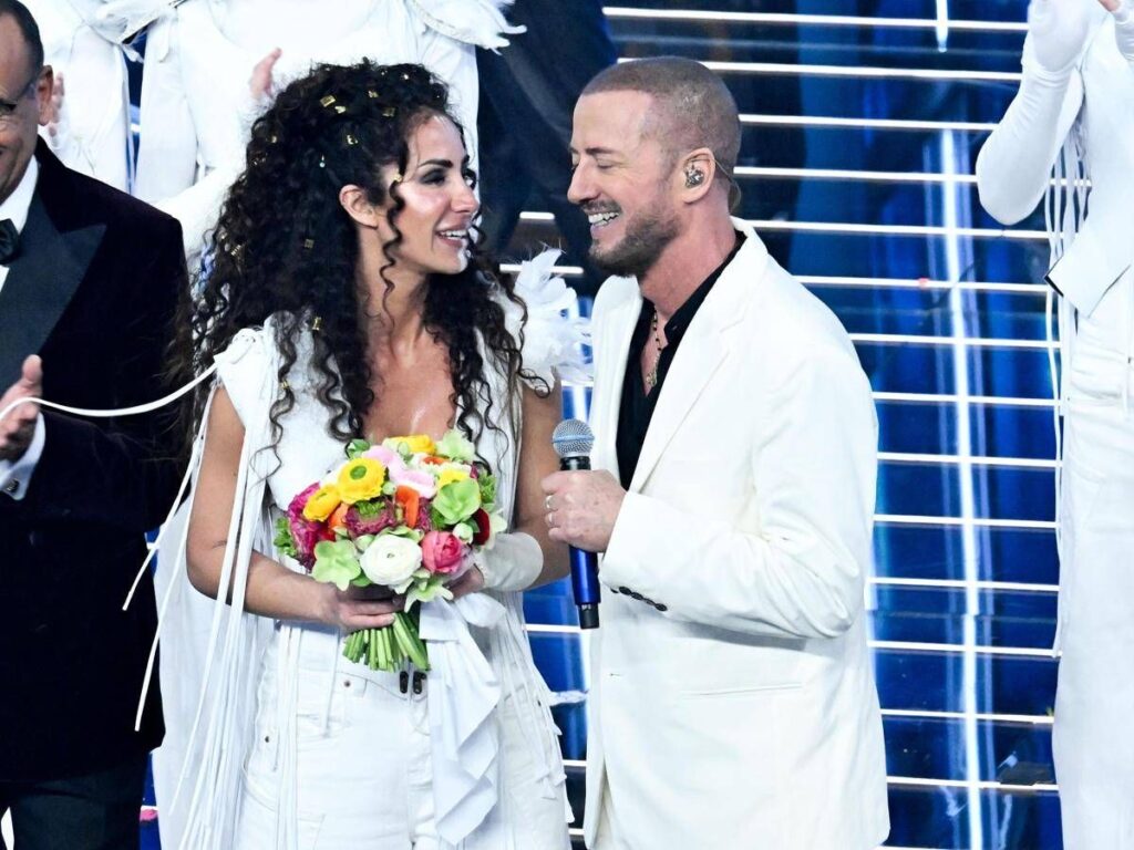 Raf dedica il brano alla moglie, la figlia Bianca: “Due adolescenti innamorati”