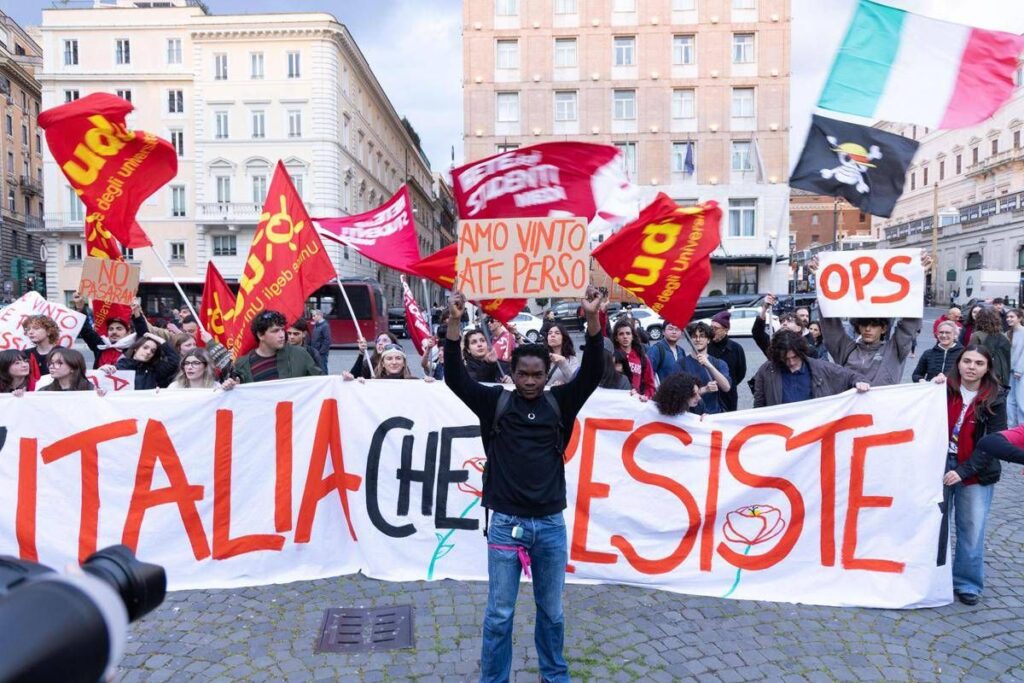 Referendum, vince il No con il 53,3%. Meloni: “Rispettiamo voto”. Schlein esulta: “Fermata riforma sbagliata”. Centrosinistra in festa a Roma – La diretta