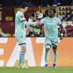 Roma-Bologna, vantaggio rossoblù con Rowe tra le proteste. Cos’è successo in Europa League