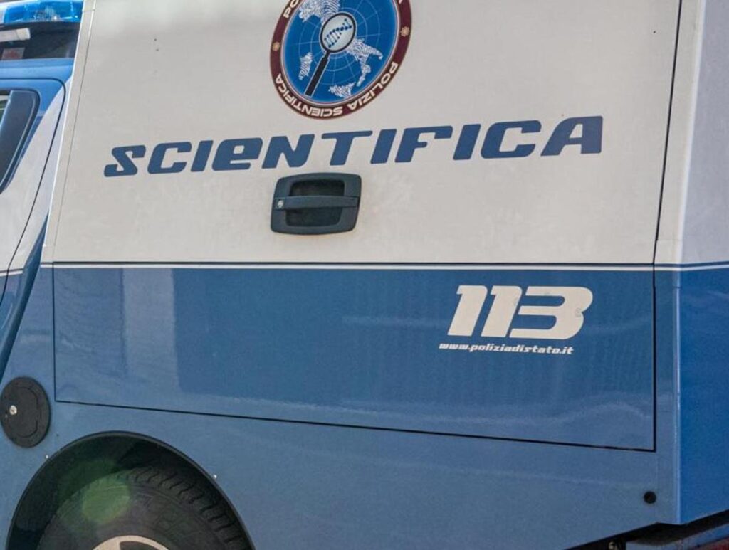 Roma, accoltella l’amica alla schiena durante lite per un ragazzo: arrestata 19enne