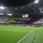 Roma, coreografia contro Bologna. Ironia social: “Sembra un gatto”