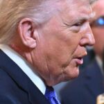 Trump e il collo arrossato, la spiegazione della Casa Bianca: “Colpa di una crema”