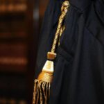 Uccise il padre a coltellate per legittima difesa, 20enne assolta in appello