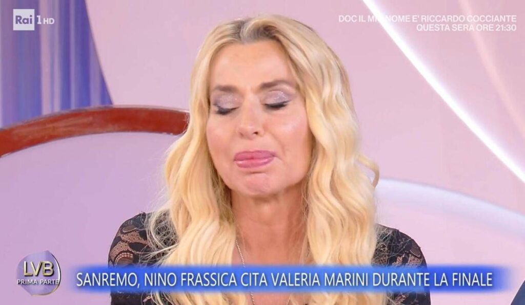 Valeria Marini in lacrime a La volta buona: “Frassica mi ha offesa”. Ed esce dallo studio