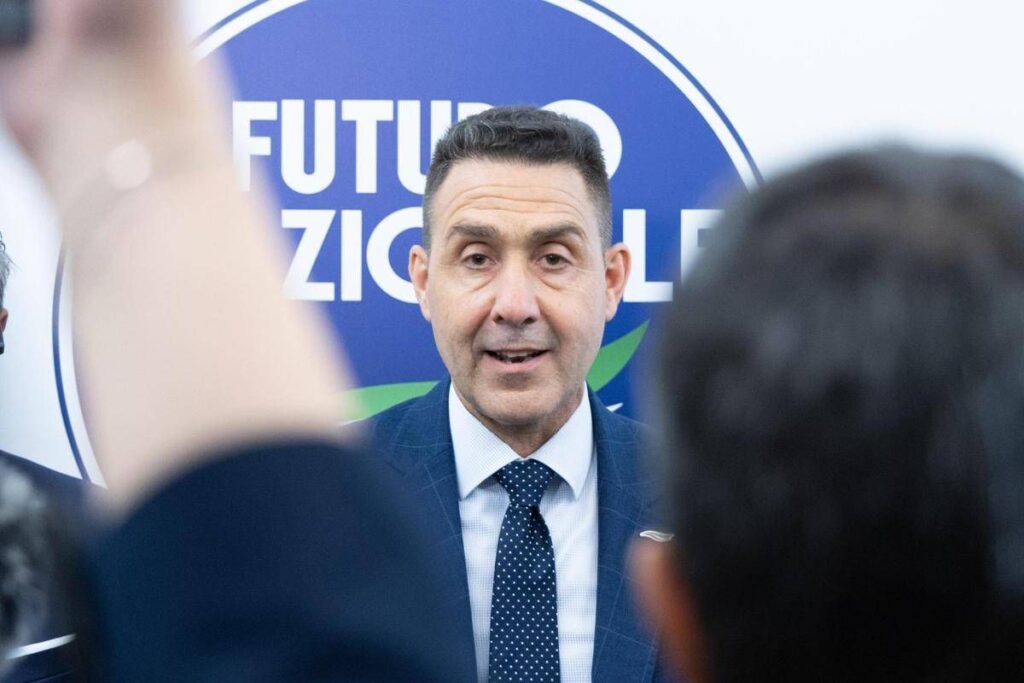 Vannacci: “Non voglio svegliarmi con moltitudine che prega Allah in piazza Duomo”