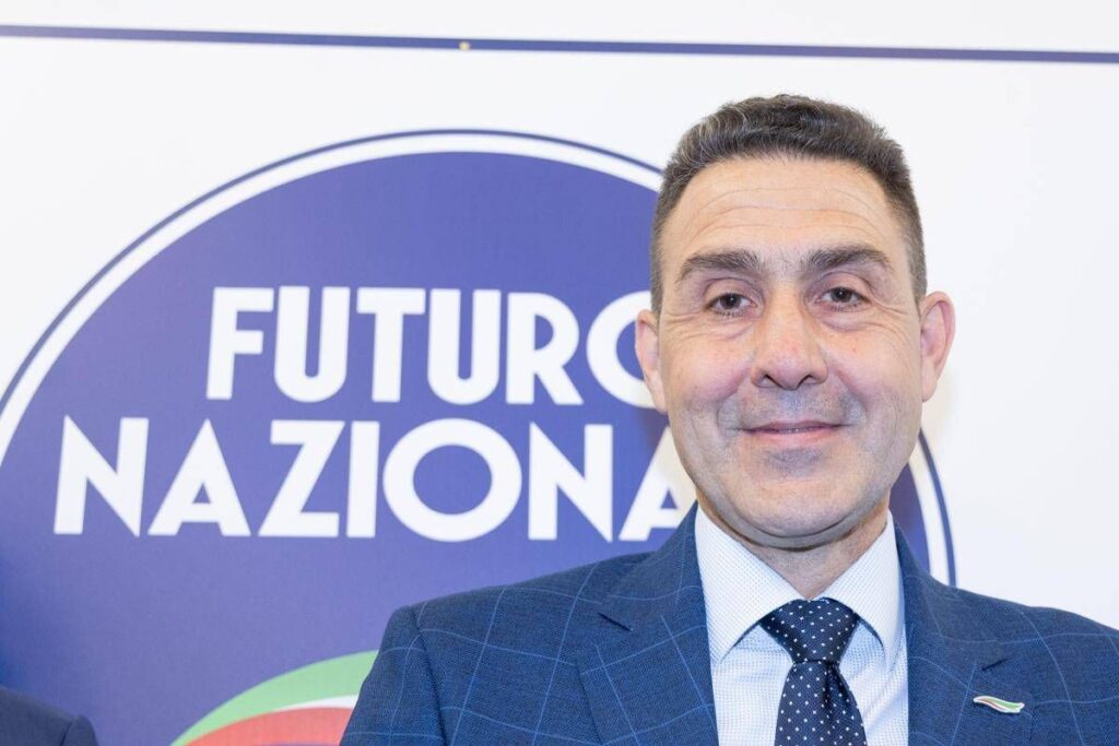 25 aprile, Vannacci: “Vado al mare, non mi riconosco in ‘Bella ciao’ e tiritere antifasciste”