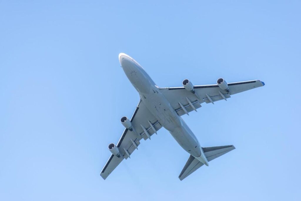 Aereo atterra e pilota vede un ‘oggetto volante’: “Era un Ufo”