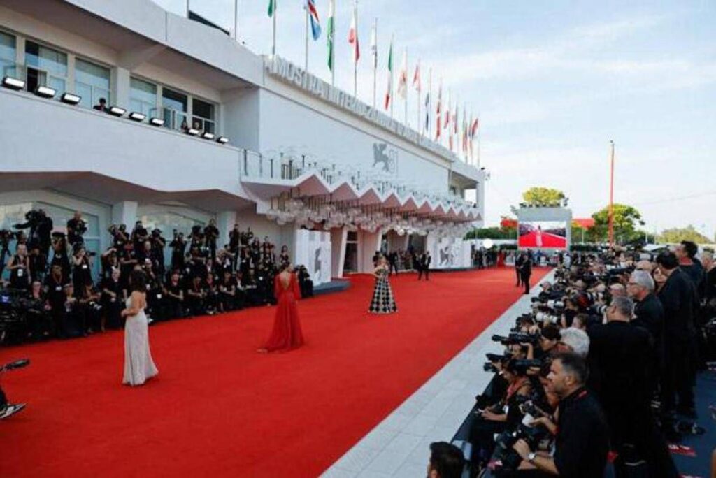 Cannes senza italiani, così la Mostra del cinema di Venezia rischia l’overbooking