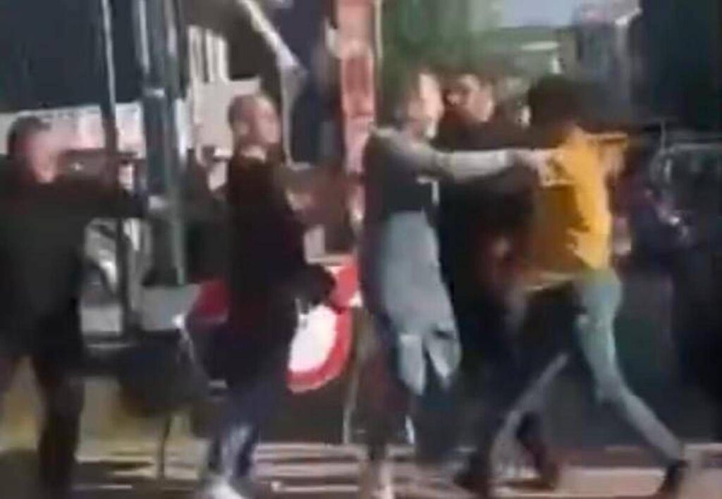 Caos Verona, Orban litiga con un tifoso dopo ko contro Il Milan: cos’è successo