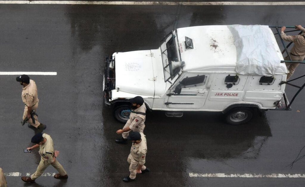 Costruiscono finto casello e incassano il pedaggio per un anno e mezzo, l’incredibile truffa in India