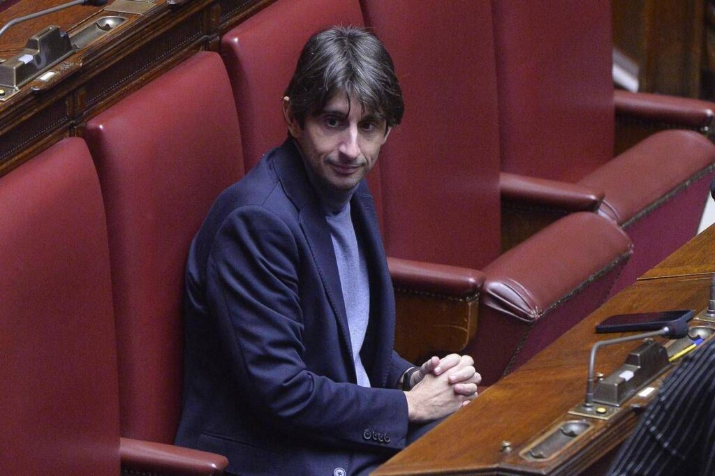 Deputati sospesi a gennaio, scintille maggioranza-opposizione alla Camera. E Donzelli infiamma l’Aula