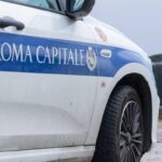 Follia nella notte in un campo rom di Roma, baracche a fuoco dopo una lite tra famiglie