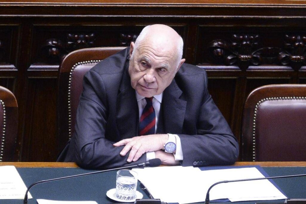 Il ministro della Giustizia Nordio a Palazzo Chigi, ricevuto dal sottosegretario Mantovano