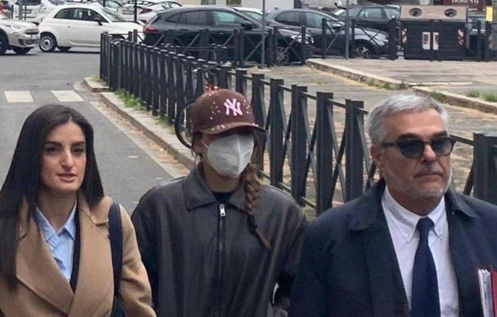 Indagine su famiglia Caroccia, oggi interrogatori in procura. La difesa: “Delmastro unico a tendere mano”