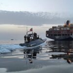 Iran, la ‘flotta delle zanzare’ è l’incubo di Trump: i barchini minacciano Hormuz