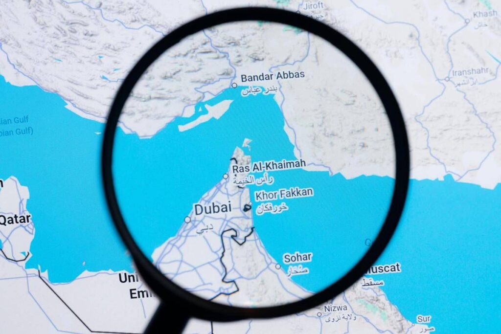 Iran riapre lo Stretto di Hormuz: “Via libera a tutte le navi”