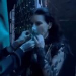 Laura Pausini si sente male, ferma il concerto e si fa portare l’ossigeno sul palco