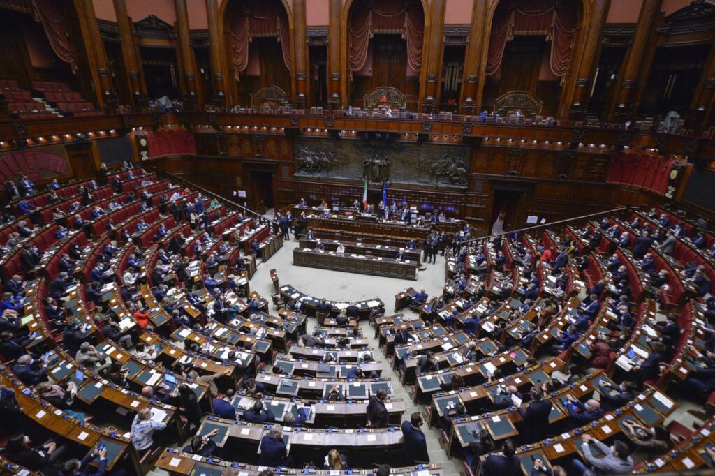 Legge elettorale alla Camera il 26 giugno, insorge l’opposizione