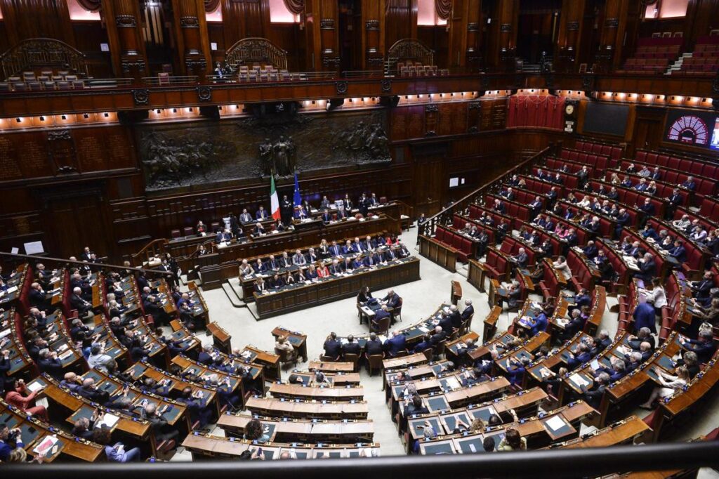 Legge elettorale, scintille alla Camera: Magi espulso e seduta sospesa