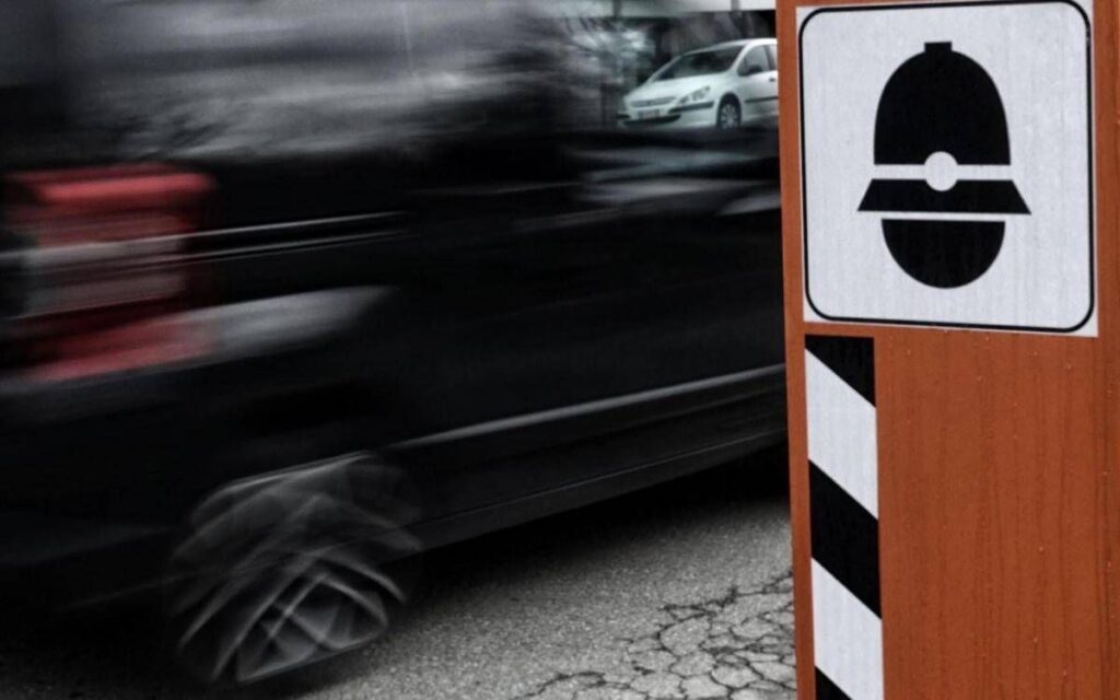 L’intelligenza artificiale cambia l’autovelox, riesce a vedere se l’automobilista usa il cellulare