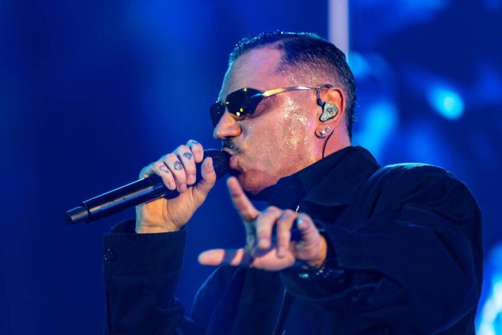 Marracash torna alle origini e rompe la ‘quarta parete’: lo show che abbraccia Barona