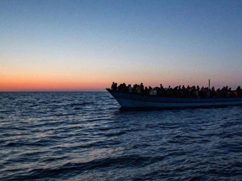 Migranti, 19 morti al largo di Lampedusa per ipotermia: cinque gravi tra cui un bambino