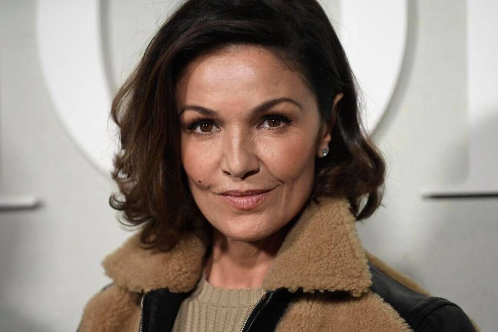 Morta a 57 anni l’attrice Nadia Fares: era stata trovata priva di sensi in piscina a Parigi