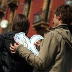 Pesce d’aprile, origini e storia del giorno degli scherzi