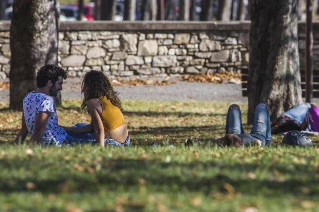 Rimonta l’alta pressione, tornano sole e caldo estivo (ma solo di giorno): le previsioni meteo
