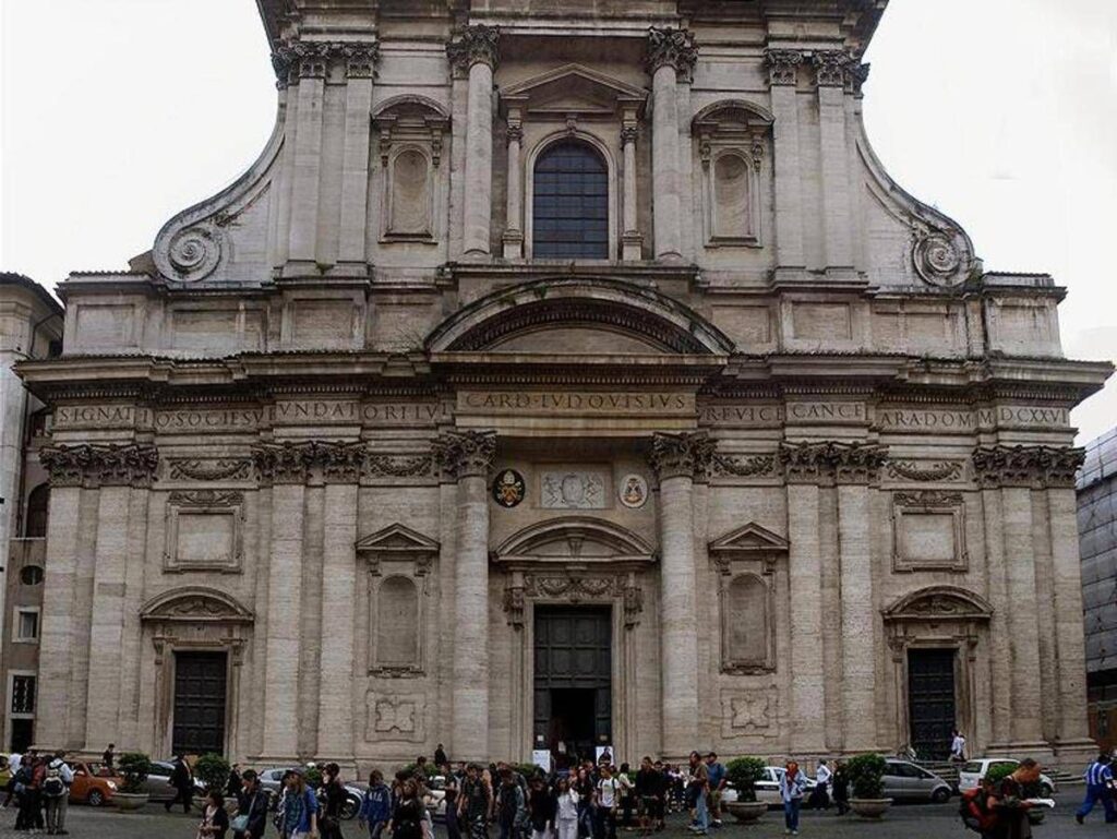Roma, cadono lastre impalcatura chiesa Sant’Ignazio: ferita 16enne in gita