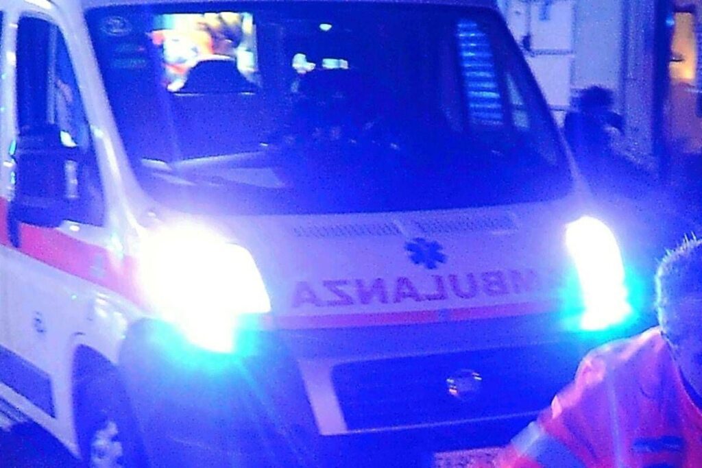 Sassari, scende dall’auto in panne e viene travolto: morto 43enne