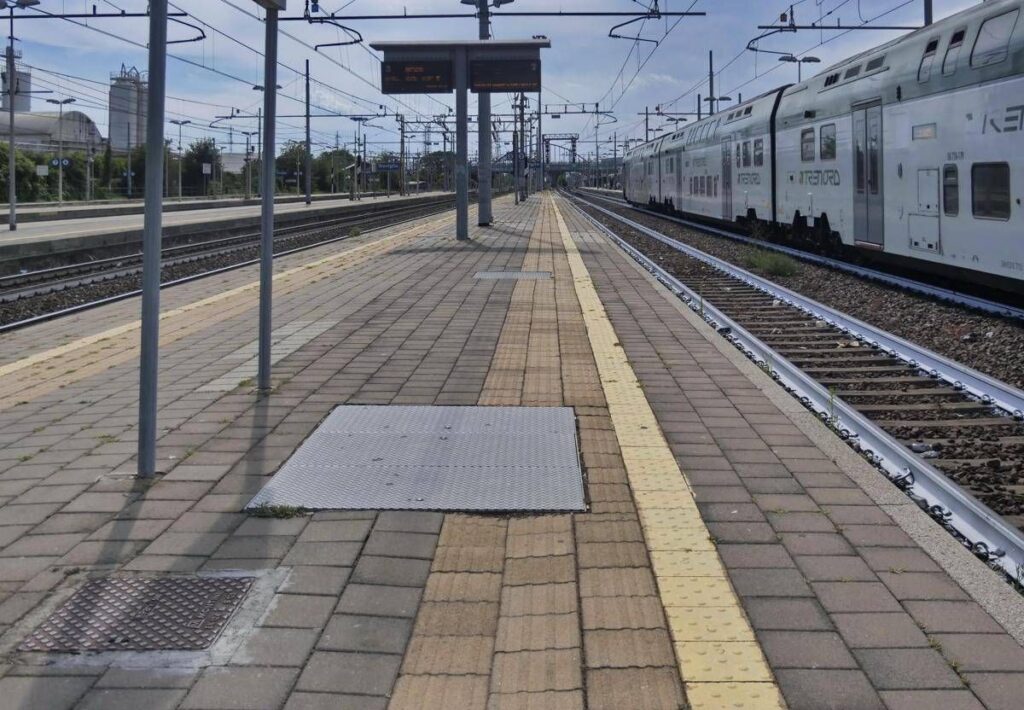 Scioperi maggio 2026, il calendario completo: bus, treni, aerei, sanità e scuola