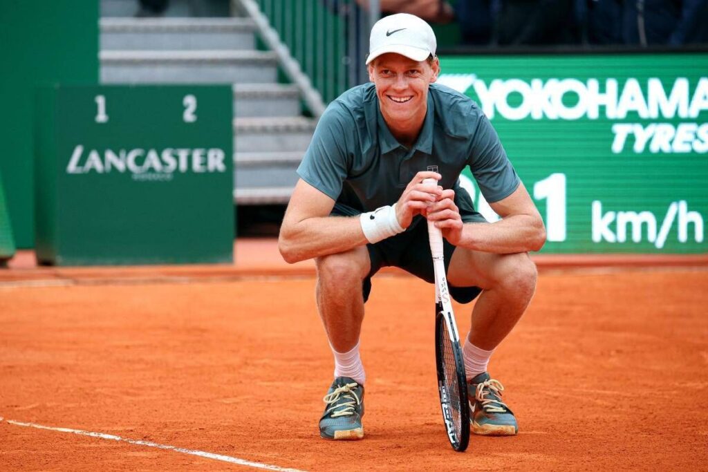 Sinner re a Montecarlo, batte Alcaraz in due set e torna numero 1 del mondo