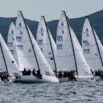 Svi 2026, le prime imbarcazioni doppiano lo scoglio di Capri e tornano verso Livorno