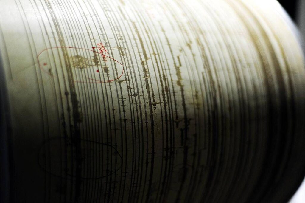 Terremoto oggi Campi Flegrei, sciame sismico in corso: scossa più forte di magnitudo 2.3 con epicentro a Pozzuoli