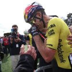 Van Aert vince la Parigi-Roubaix davanti a Pogacar