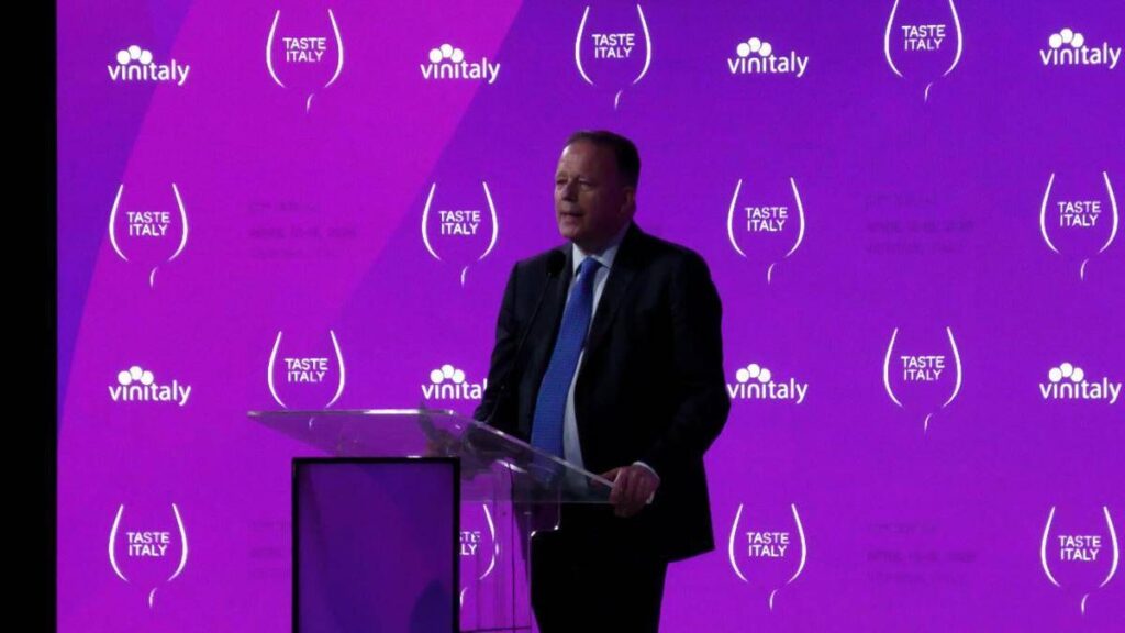 Vino, Bricolo (Veronafiere): “Asset a sostegno dell’export, a fianco delle aziende”